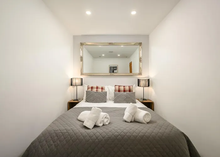 Stylish & Central 2Br Stockbridge Gem
